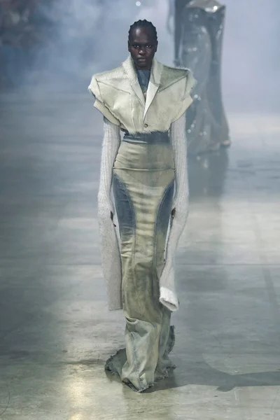 Look 17